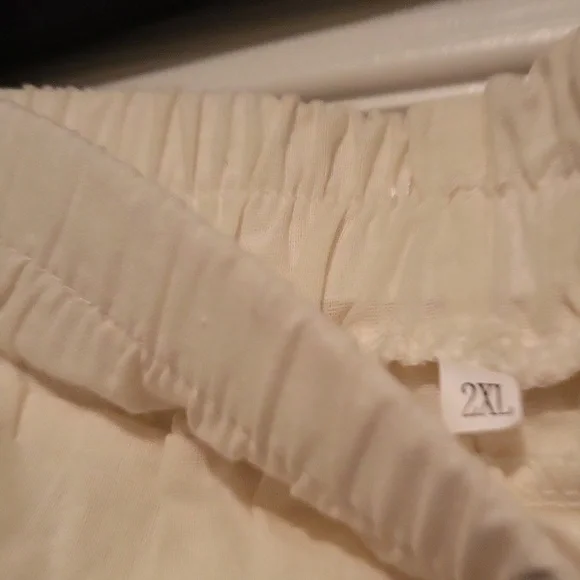 Linen, Cream Colored, Nice For Summer 2piece Pant Set, size Label 2Xl. Its Small - Picture 4 of 4
